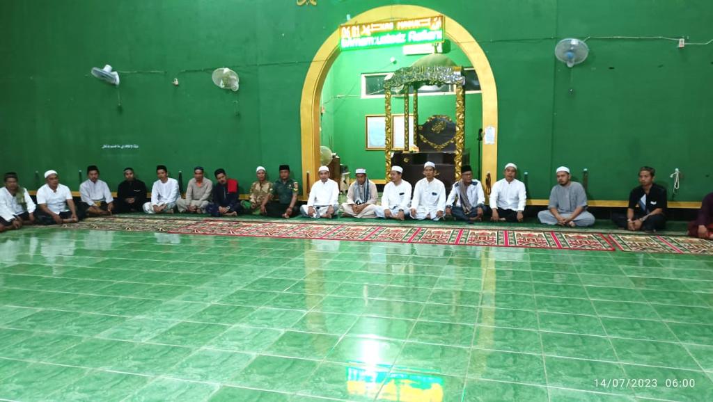 Kecamatan Mentewe Gelar Sholat Subuh Berjamaah, Irwan : Bentuk Dukungan Terhadap Visi Misi Bupati