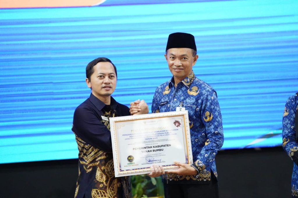 Prestasi Gemilang, Pemkab Tanbu Raih Penghargaan dari Ombudsman RI
