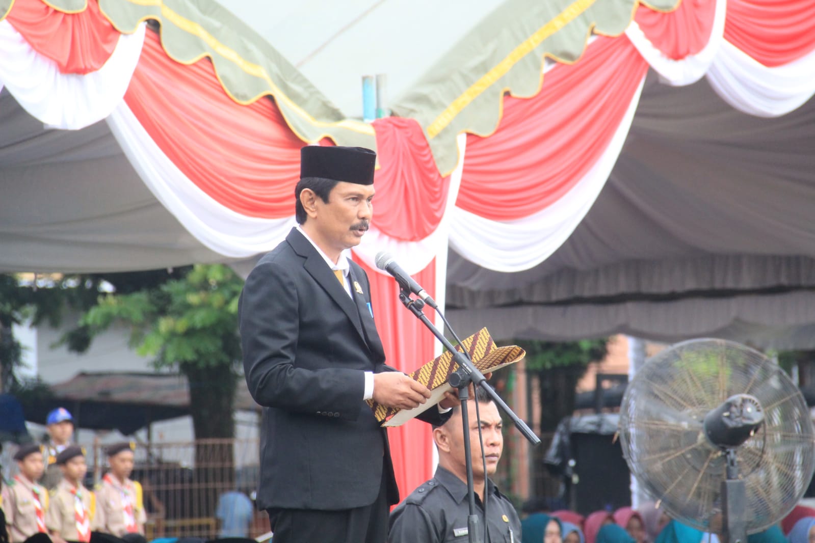 Harmanudin Bacakaan Naskah UUD 1945 pada Moment Hari Pahlawan Pagatan