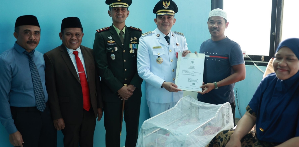Bupati Andi Rudi Latif Bersama Wakil Ketua DPRD Kunjungi dan Gratiskan Pasien Melahirkan di RSUD pada 17 Agustus