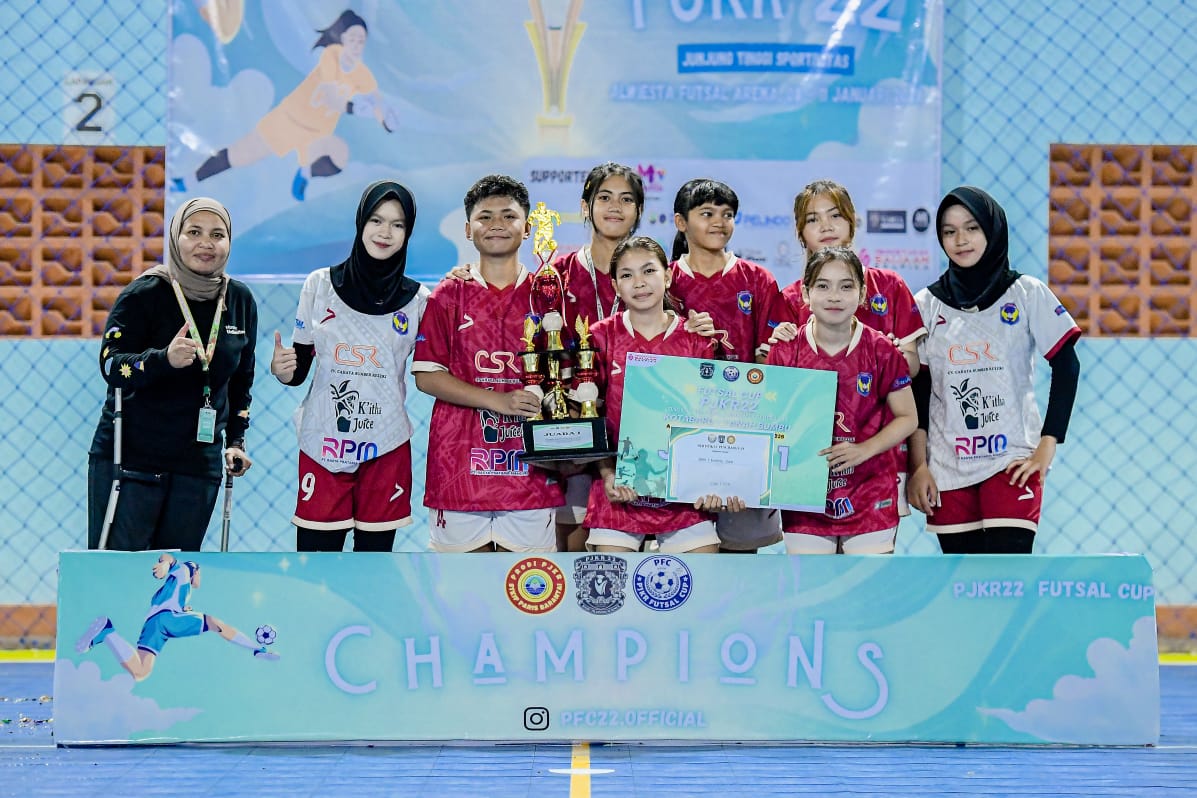 Sabet Juara 1 PJKR22 Futsal Cup Kotabaru, Tim Putri SMPN 1 Simpang Empat Cetak Sejarah!