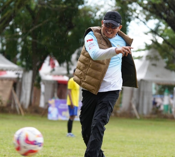 Bupati Andi Rudi Latif Resmi Buka Turnamen Sepakbola Piala Bupati Tanah Bumbu di Pagatan